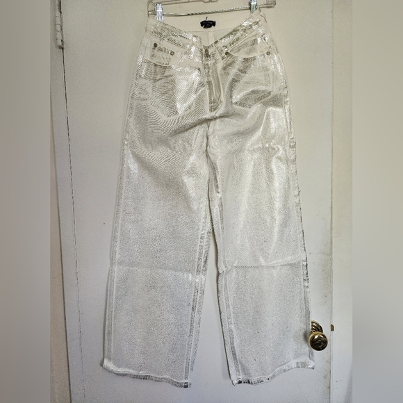 NWT Boohoo Metallic Coated Straight Leg Jeans - Picture 5 of 8